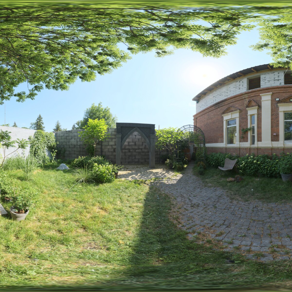 Studio Garden HDRI
